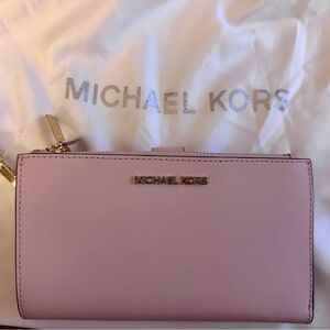 MICHAEL KORS- Jet Set Travel Double Zip Wristlet Powder Blush